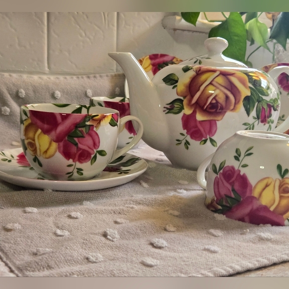 RARE  Royal Albert Country Rose" Tea Set - Teapot, Cups & Saucers - Pristine - Picture 2 of 7